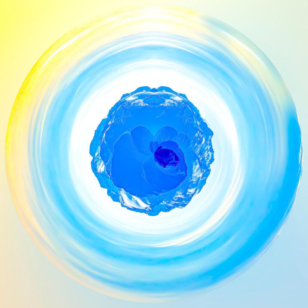 Forme abstraite bleu intense au centre, entourée de vortex tourbillonnants en dégradé de jaune, blanc et bleu clair.