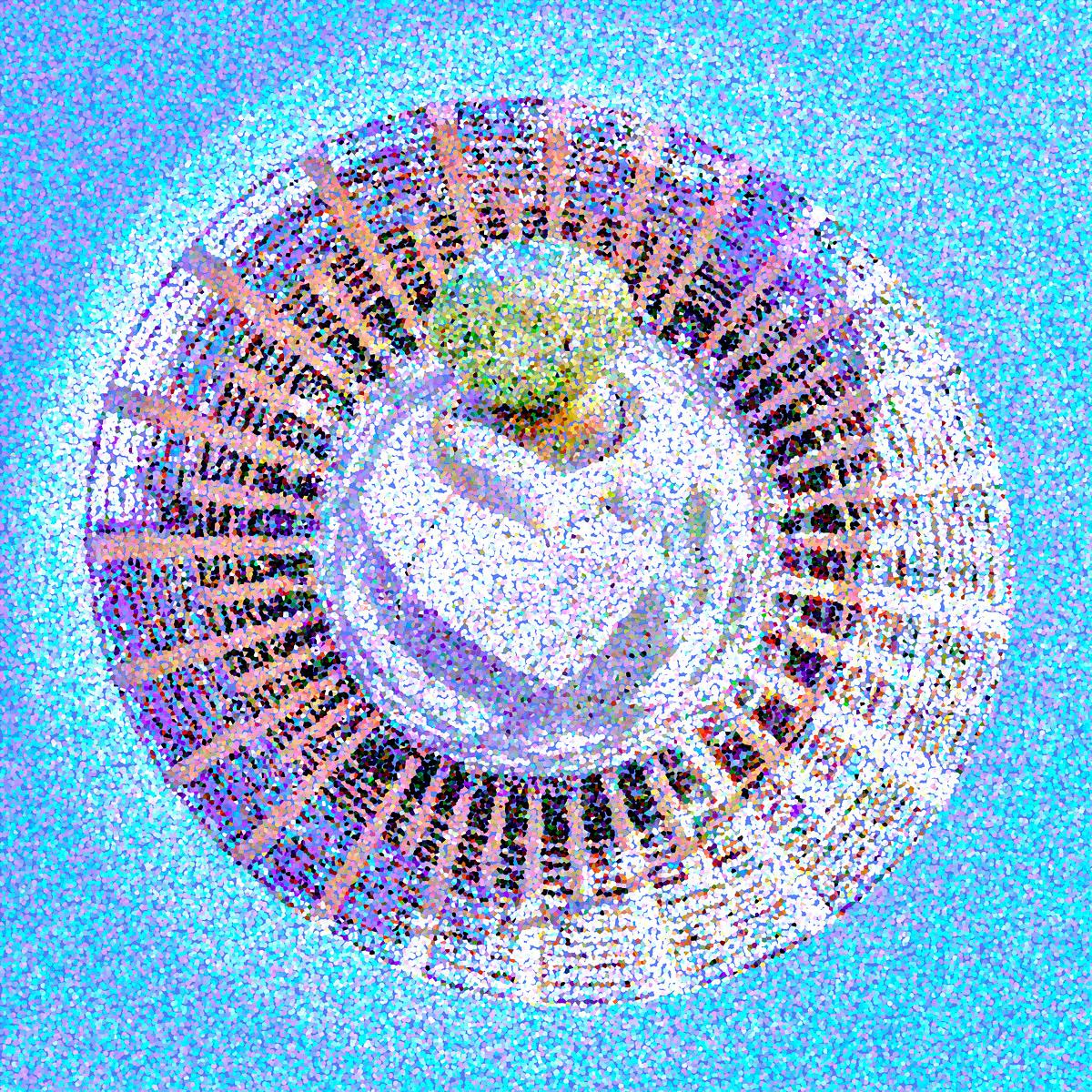 Cercle pointilliste multicolore aux rayures rosées et violettes, centré sur une forme verte et blanche, isolé sur un fond d'azur granuleux.