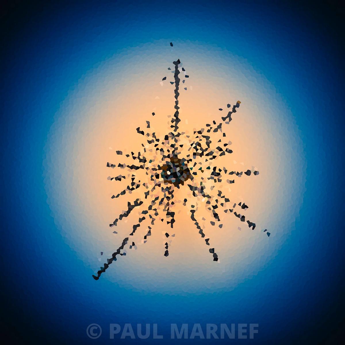 Un halo bleu orangé doré dominé par un assemblage de fragments sombres disposés en pluie et lignes surréalistes.