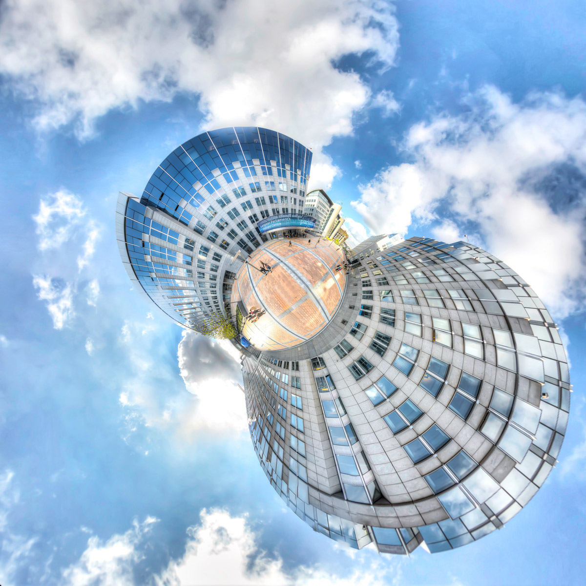 Mini planète du Parlamentarium à Bruxelles — photographie de Paul Marnef